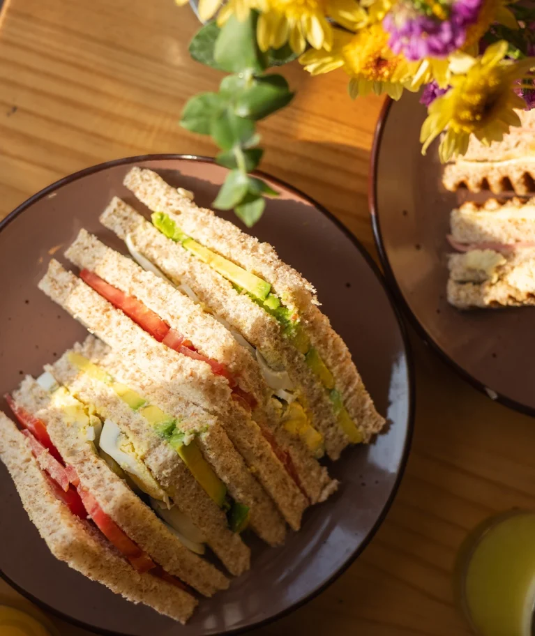 Proyecto de audiovisual con la marca Huella & Aroma, cafetería con café de especialidad.